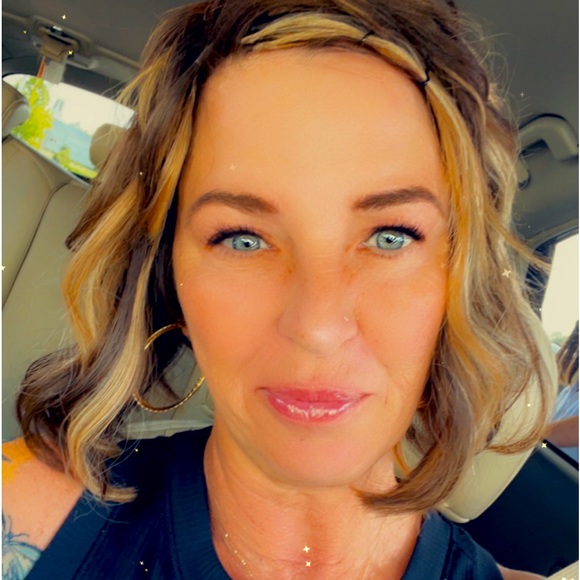 Meet your Posher, Alicia - Picture 1 of 2